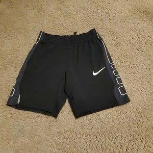 《YOUTH Nike basketball shorts》